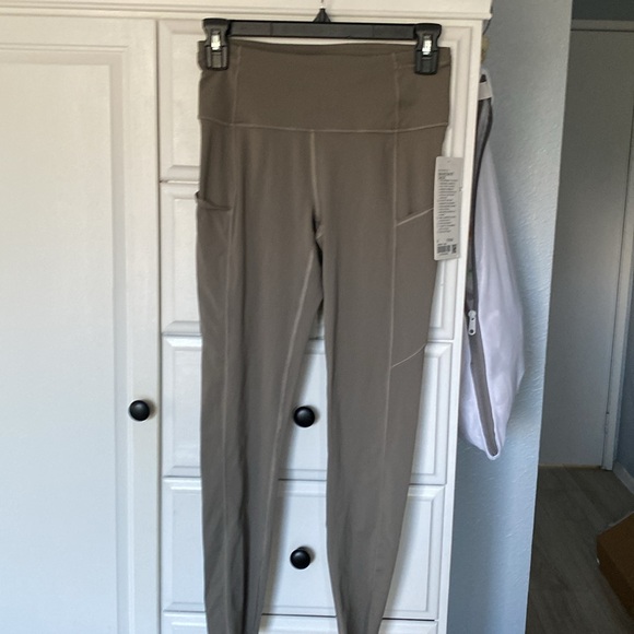 NWT Lululemon fast and free HR tight 25” in carbon dust - Picture 7 of 8